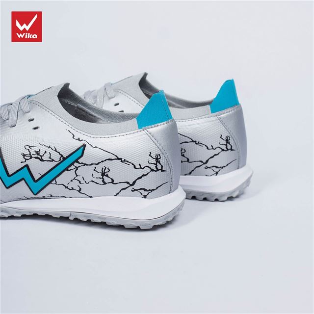 Tác hại khi sử dụng giày sân cỏ nhân tạo đế mỏng