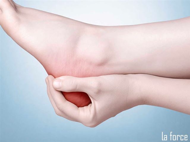 Cách xử lý xước gót chân khi mang giày đá bóng