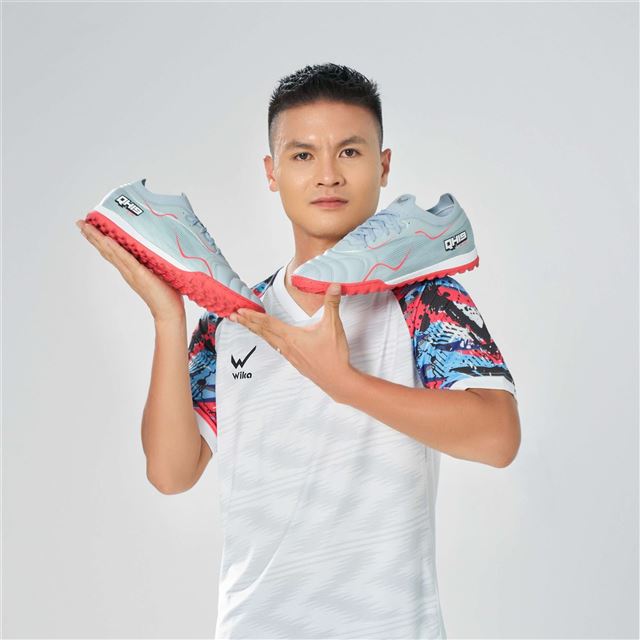 Giày Bóng đá Wika Quang Hải QH19 Z-Vol Màu Xám Hồng