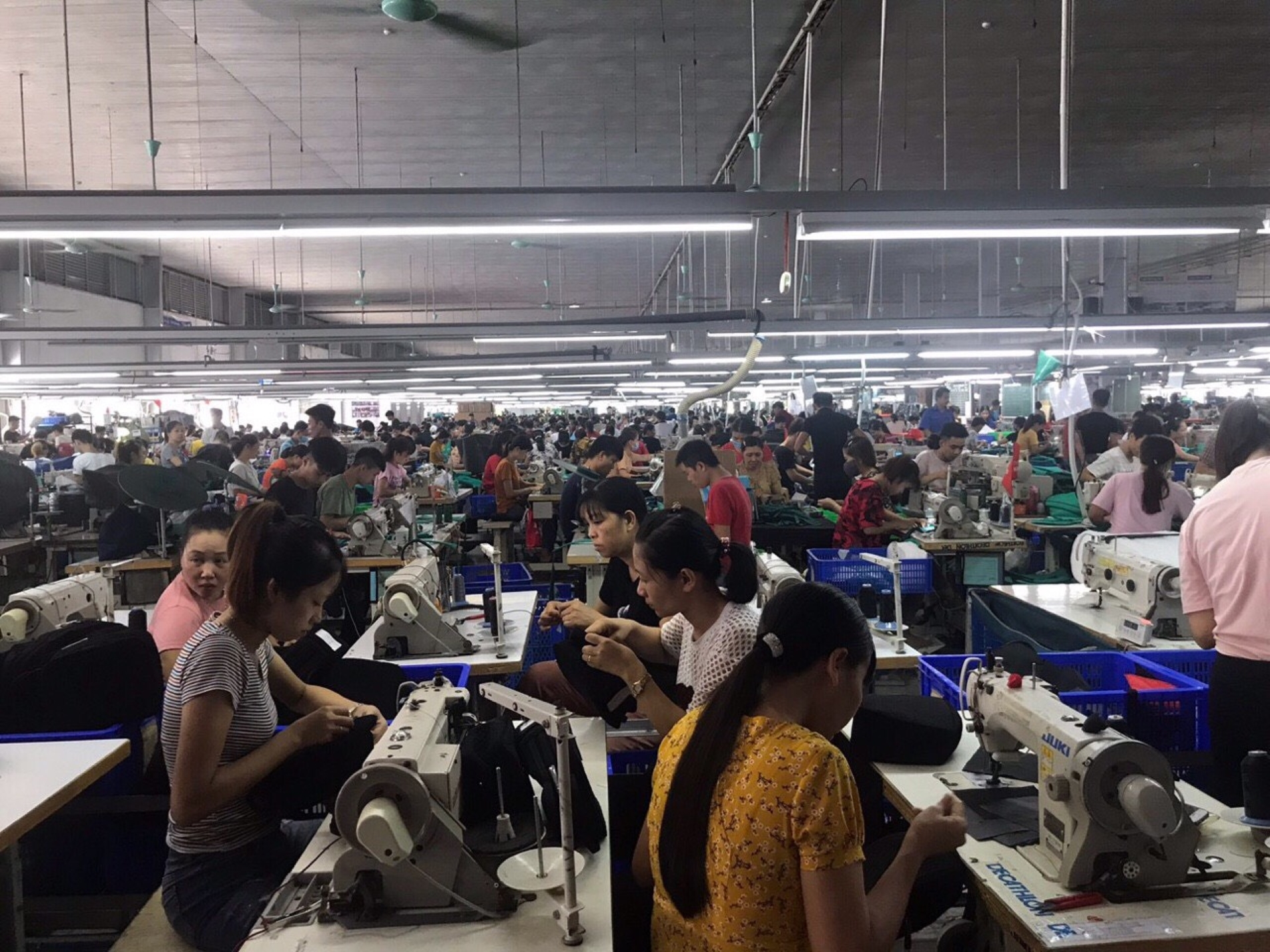 Tham quan nhà máy sản xuất giày đá bóng của Wika Sports